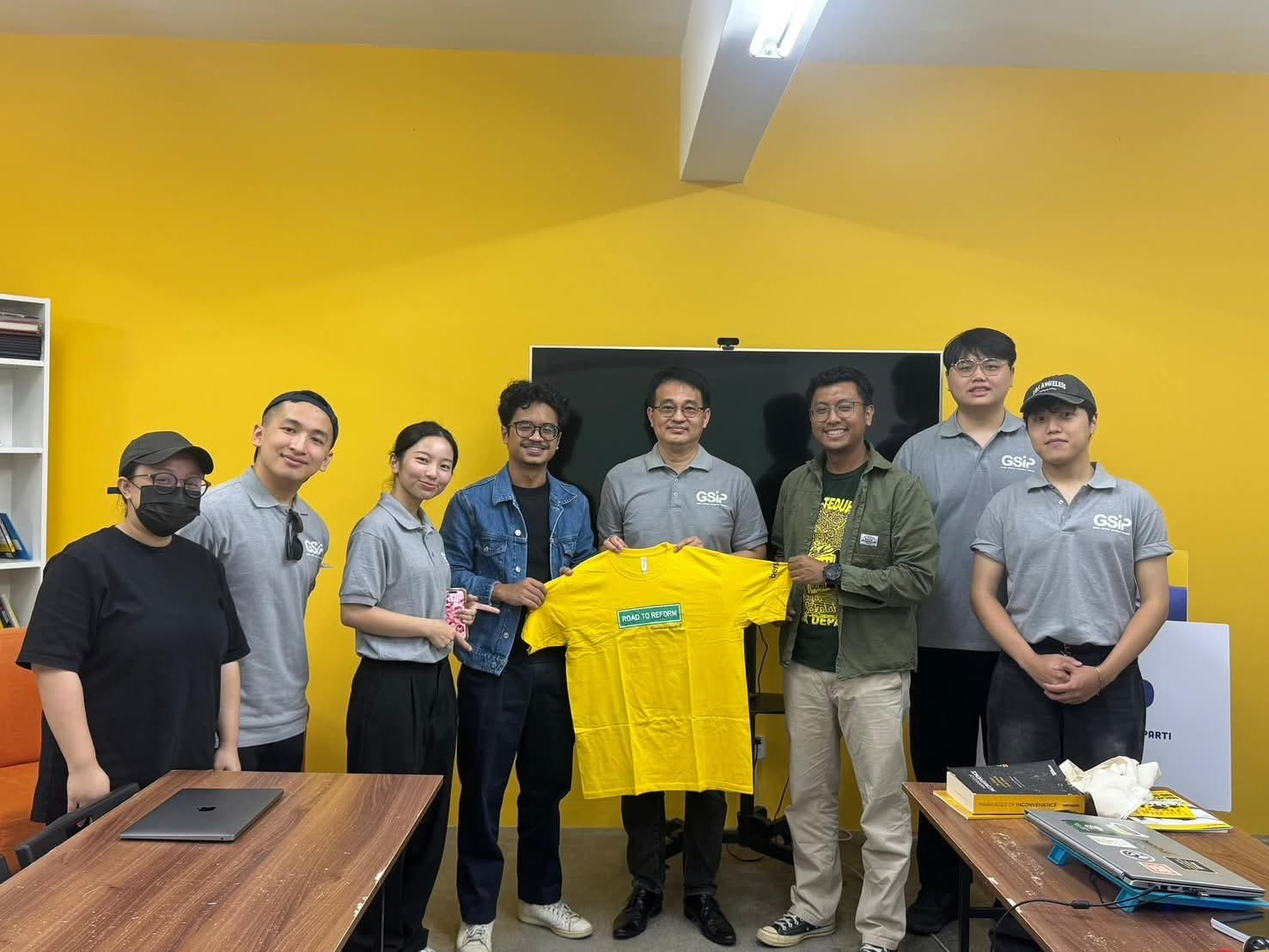 政經系GSIP暑期實習探索東南亞 見識非政府組織運作